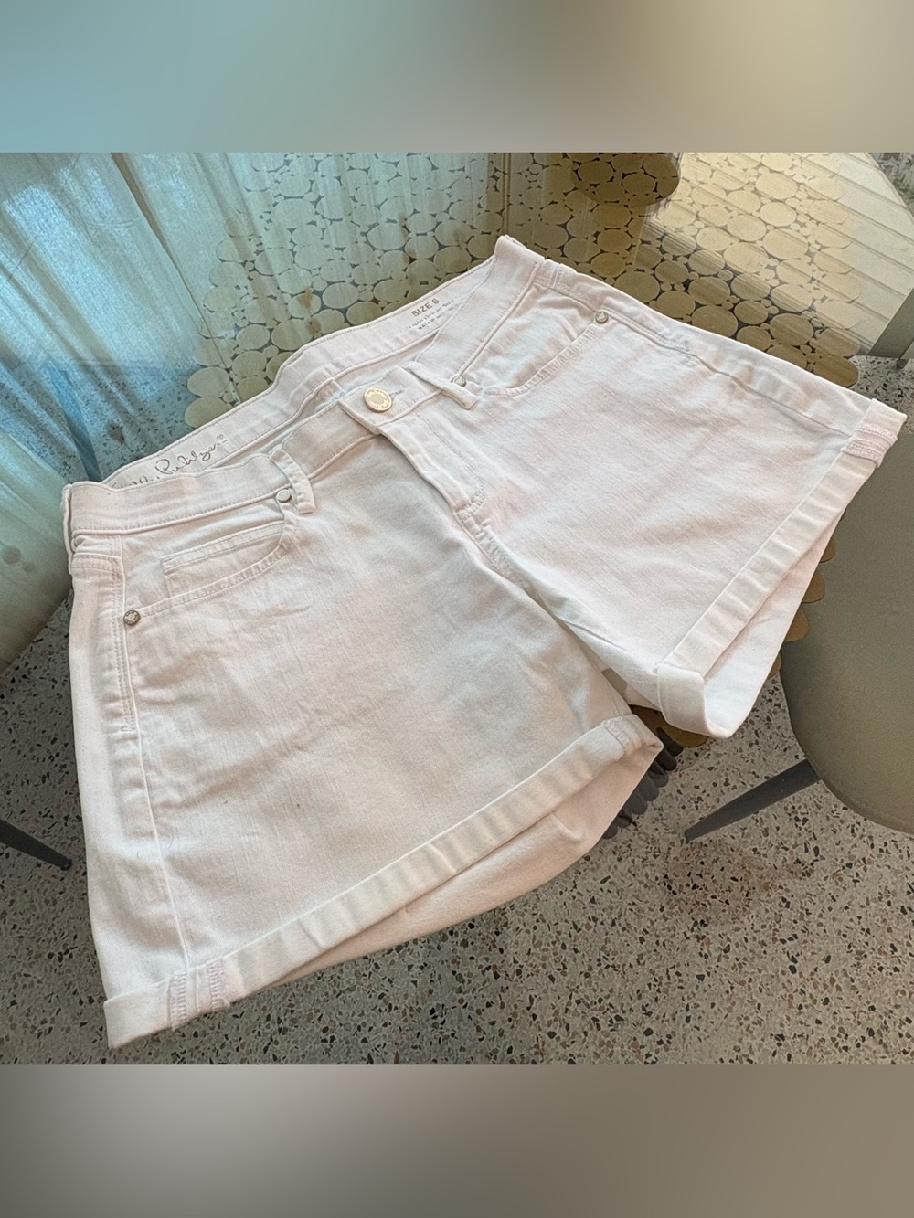 LILLY PULITZER White Denim Jean Shorts! Cuffed. Excellent condition. Sz 6 Medium